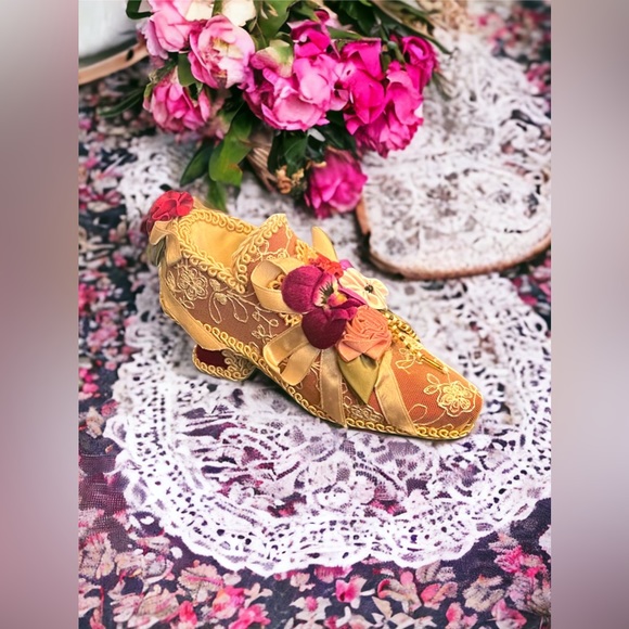 Wayne Kleski Katherines Collection retired Embellished Victorian shoe decor - Picture 2 of 7